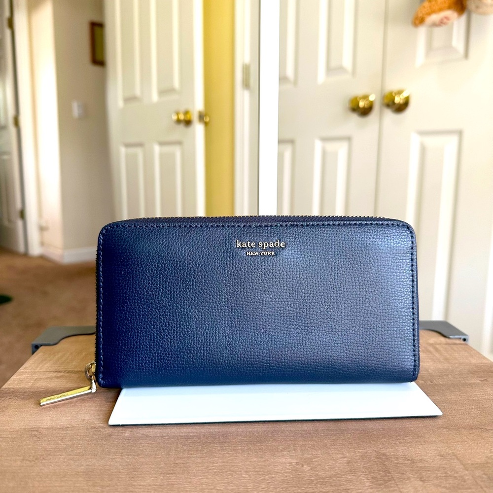 #81. Kate Spade Grain Leather Full Zip Navy Blue Wallet, Very Good Condition
